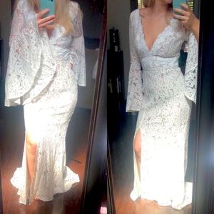Lulus Duchess Ivory Lace Bell Sleeve Maxi Dress